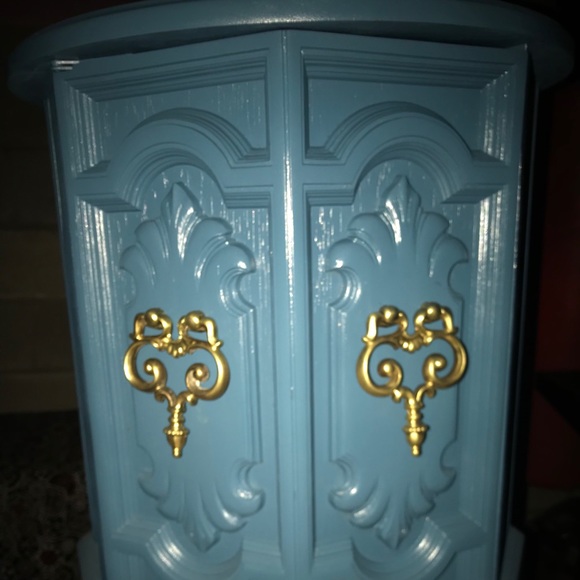 Vintage Refurbished side tables. - Picture 3 of 8